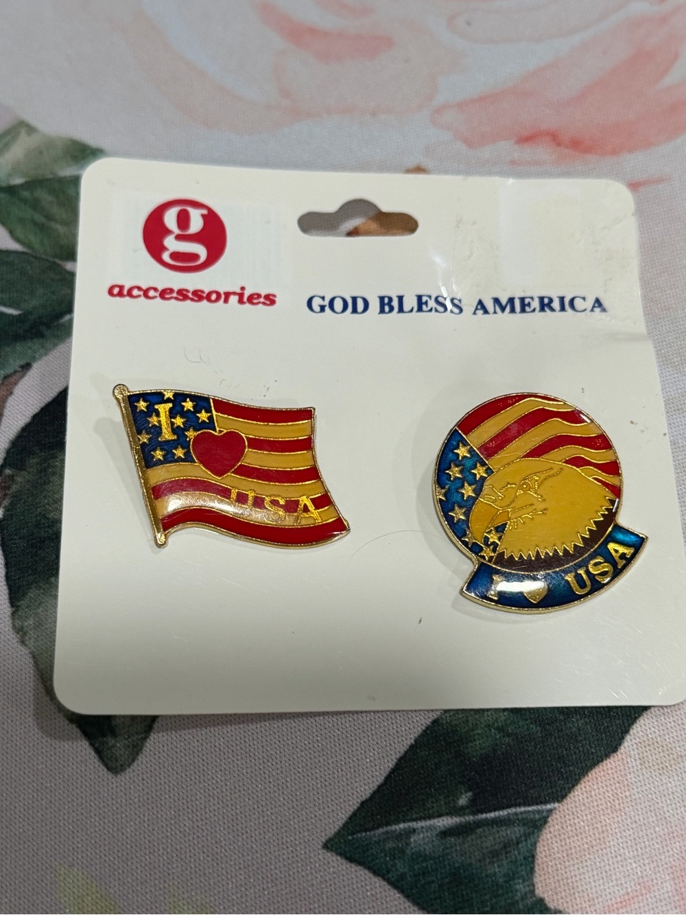 Vintage-Style “God Bless America” USA Flag & Eagle Enamel Pin Set